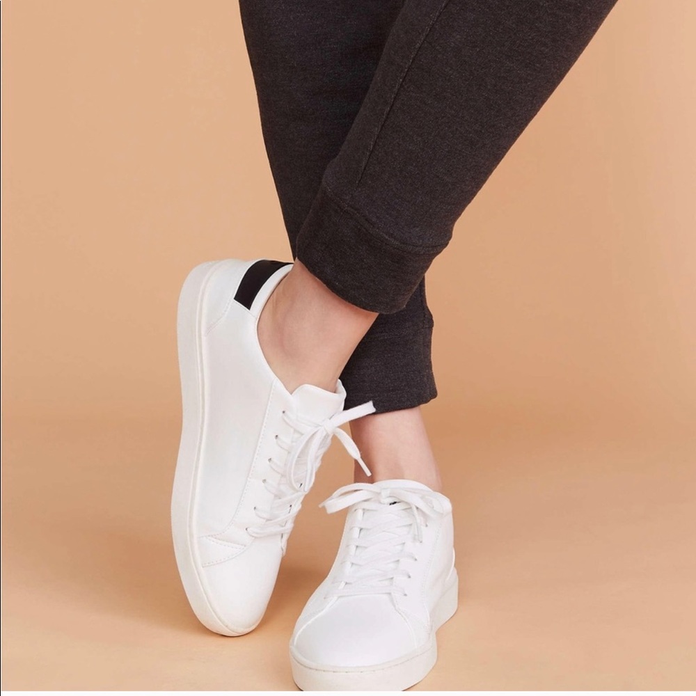 Thousand fell sneaker